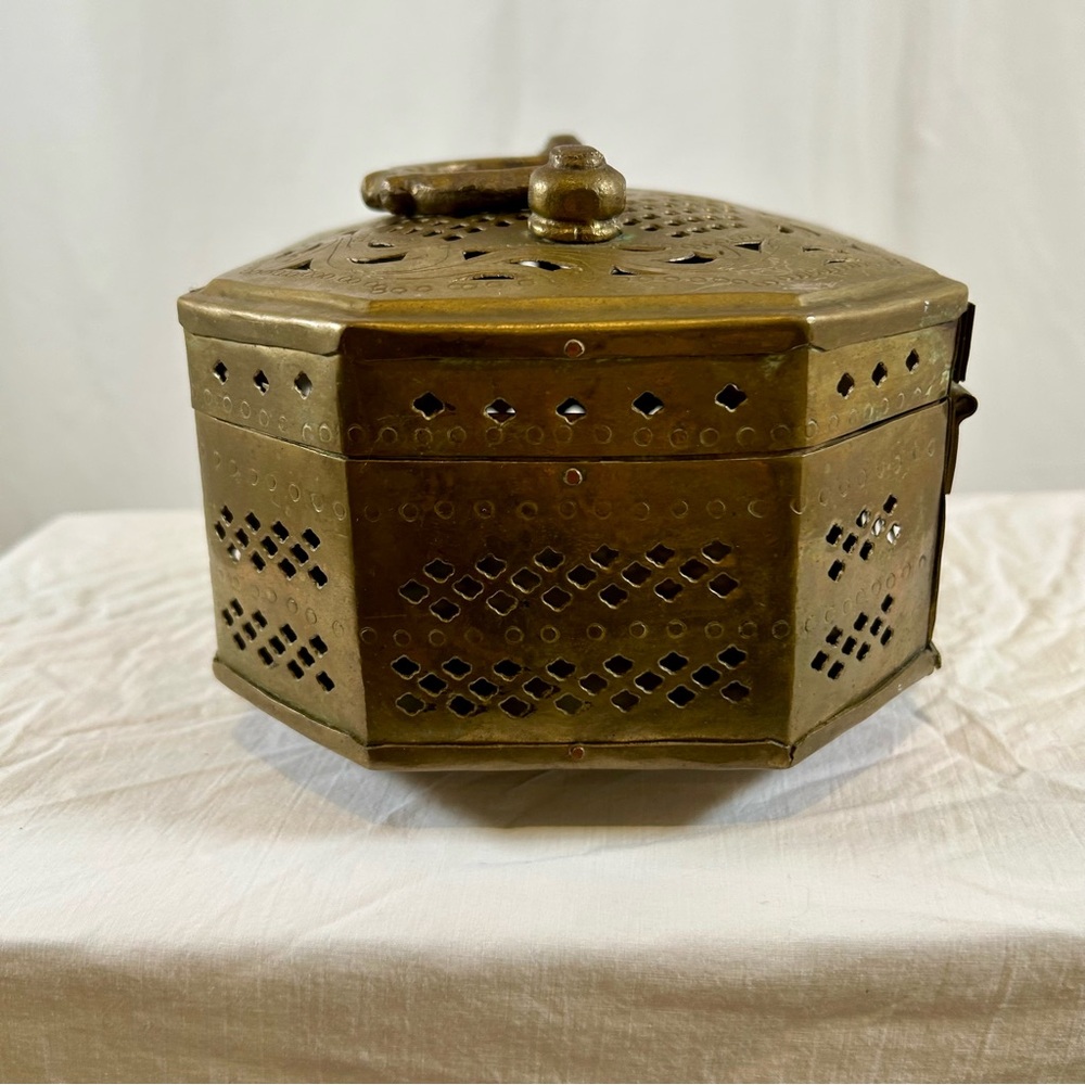 Vintage MCM Large Indian Made Brass Cut-Out Lotus Cricket Incense Box - Picture 6 of 15